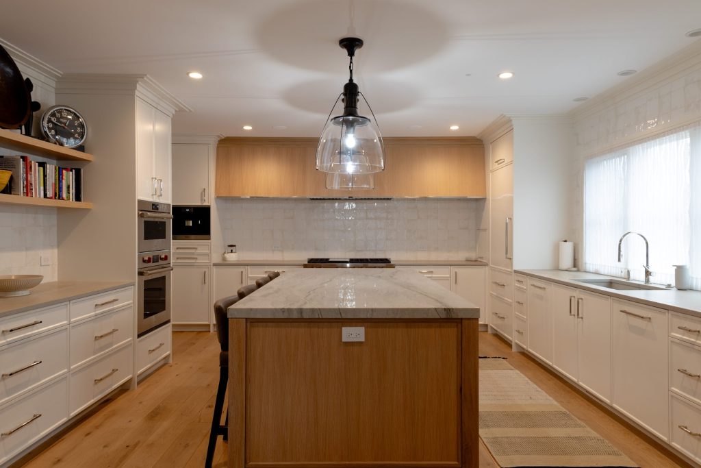 Winnetka kitchen with Quartz Ceasers countertops / The Winnetka Residence Stone Project