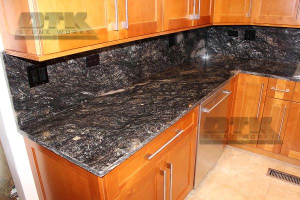 Cianitus-Granite-3cm-with-full-backsplash-and-square-edge-DTK-Stone-Works-granite-countertops-Chicago