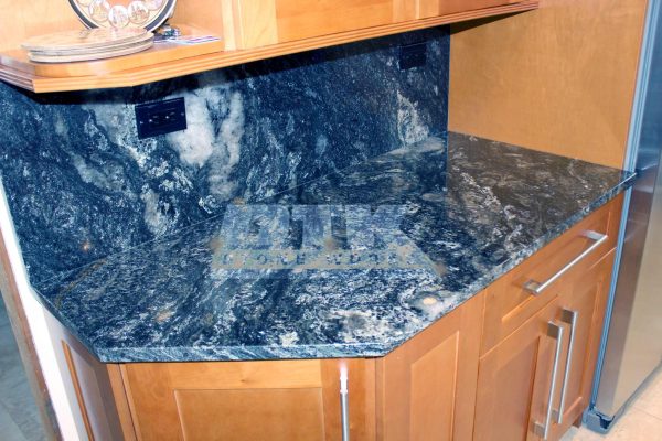 Cianitus-Granite-3cm-with-full-backsplash-and-square-edge-DTK-Stone-Works-marble-countertops-Chicago
