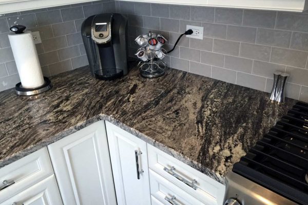 DTK-Stone-Works-London-Fog-3cm-granite-Marcia-Paul-Glenview-IL-kitchen-countertop-corner