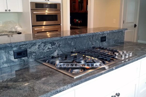 Oscuro_mist_Crema_Marfil_White_Macauba_DTKStoneWorks_Granite_kitchen_island_Chicago